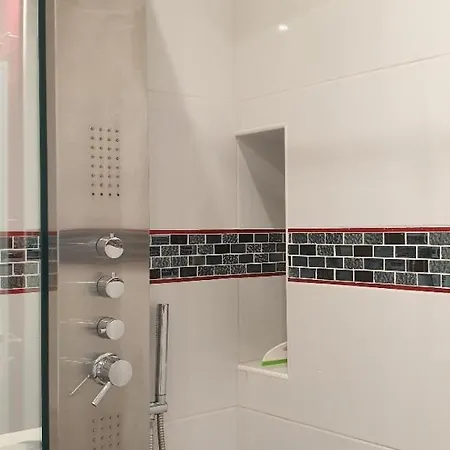 Hoche One Bedroom Διαμέρισμα *